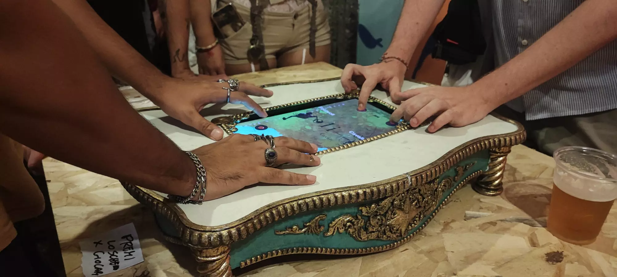 PISCGAME, tavolo barocco decorato lite, Zona Warpa 2026, Ex Asilo Filangieri, Napoli, dettaglio installazione